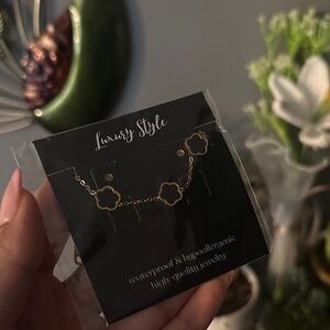 Gold Flower bracelet